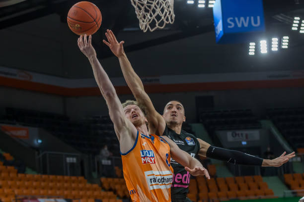 动曾帮助球 动曾帮助球